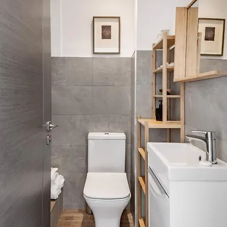 Loft In Historic Building In Quiet Setting Bristol