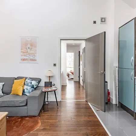 Apartment Loft In Historic Building In Quiet Setting Bristol