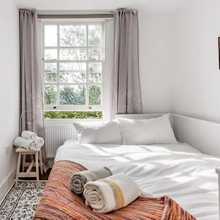شقة Loft In Historic Building In Quiet Setting بريستول