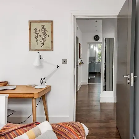 Loft In Historic Building In Quiet Setting شقة *