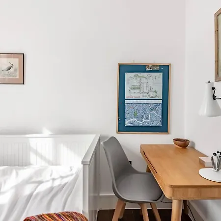 Loft In Historic Building In Quiet Setting شقة