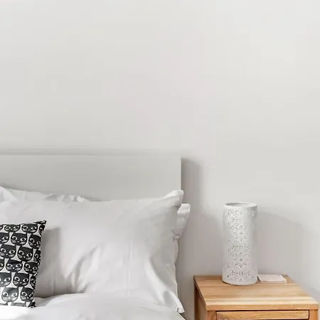 Loft In Historic Building In Quiet Setting شقة *
